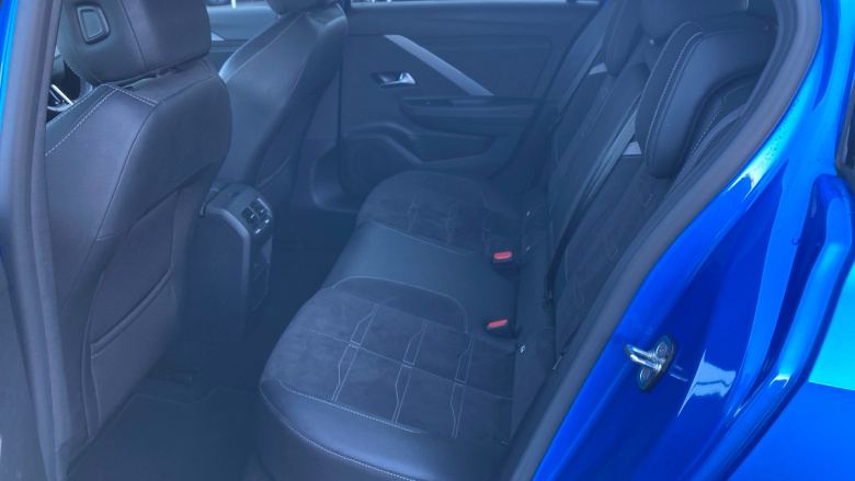 Vauxhall Astra 115kW Ultimate 54kWh 5dr Auto Electric Hatchback